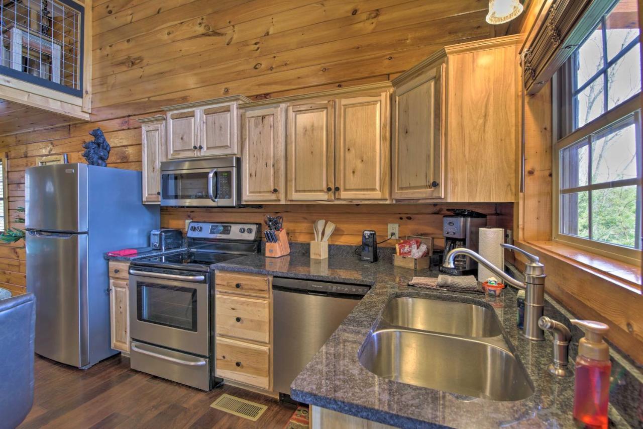Gatlinburg Cabin With Pool Table And Hot Tub! Exteriör bild